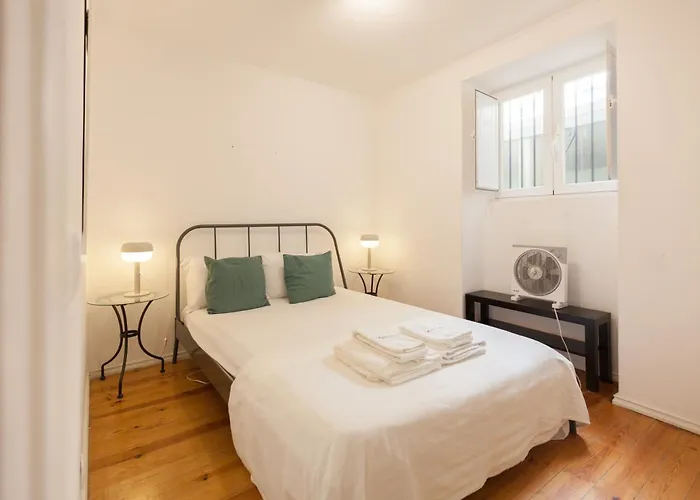 Flh - Flat In Bairro Alto شقة *